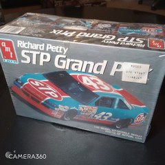 AMT Ertl Richard Petty STP Grand Prix #43 1/25 Model Kit #6728 Sealed 1990s