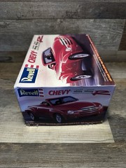 Revell #85-7691 Model kit Chevy SSR 1/25 Scale 2003 Kit New Complete