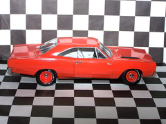 PRO BUILT AMT 1/25 HEMI ORANGE 1968 426 HEMI ROAD RUNNER STREET RACER-DETAILED!!
