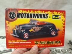 Revell Motorworks 1932 Ford Street Rod 1/24 Model Kit Skill 2