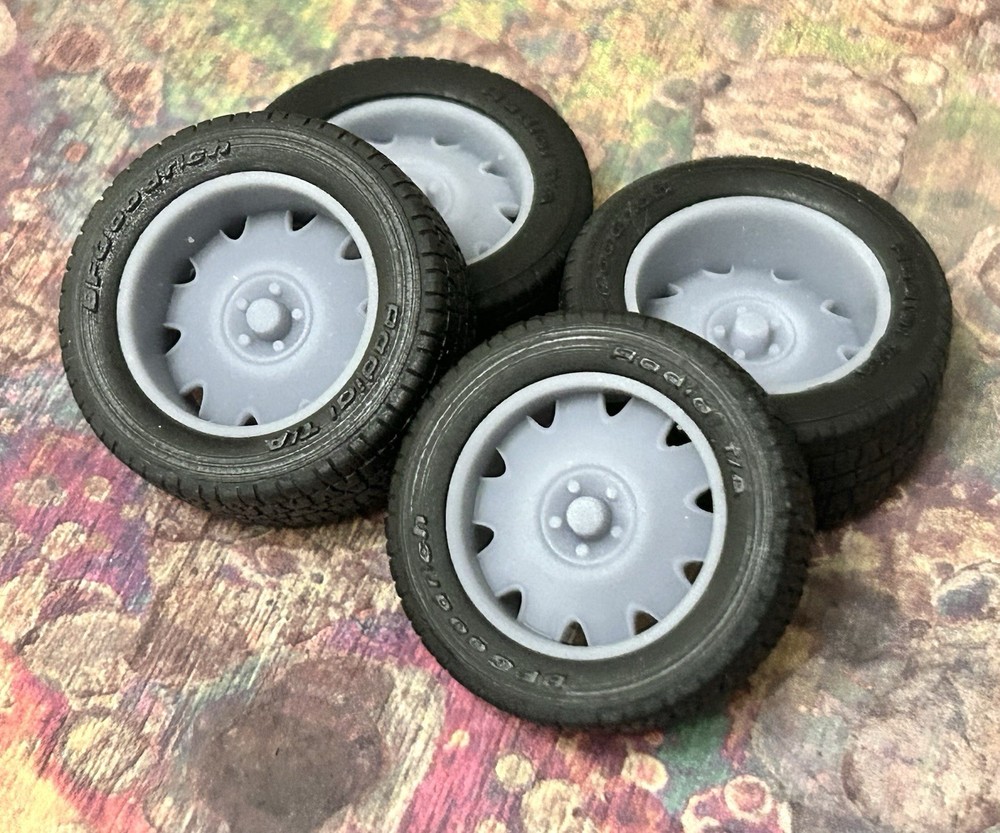 1/24 Scale: 17-inch “Mopar/Challenger Rally” wheels W/ Wide Rear Tires; Resin