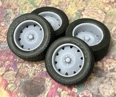 1/24 Scale: 17-inch “Mopar/Challenger Rally” wheels W/ Wide Rear Tires; Resin