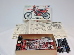 TAMIYA 1:12 HONDA CR250R MOTOCROSSER MODEL KIT – Open Box Started – Free Paints