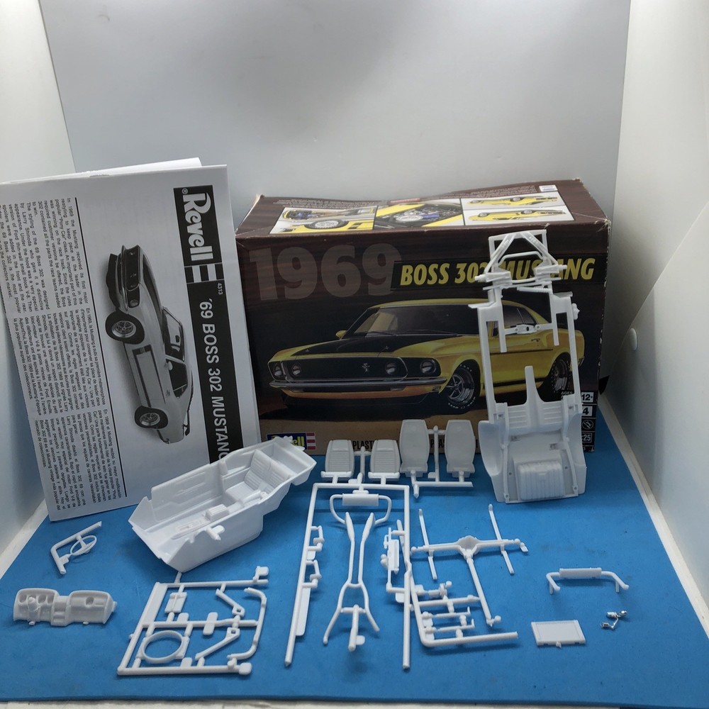 69 Boss 302 Mustang Chassis & Interior PTS W Instructions 1:25 LBR Model Parts