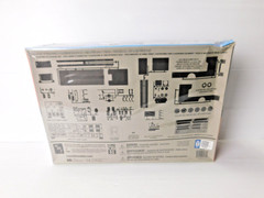 AMT Ford LN8000 Race Car Hauler – Model Truck Kit AMT758/06 1/25 Scale