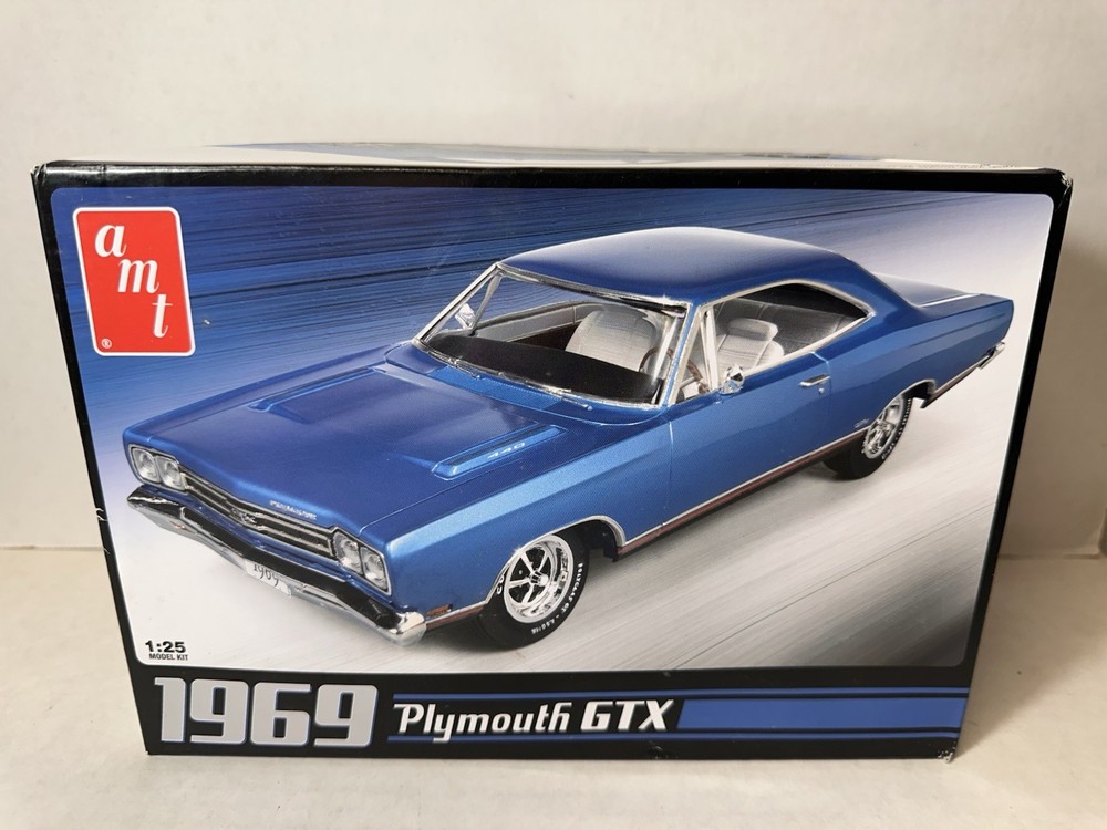 AMT 1969 Plymouth GTX 440 1:25 Model Kit #686/12 NEW NIOB