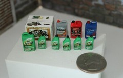 1/18 or 1/24; USelect Quaker State oil products Diorama, shop, Garage; 10 items