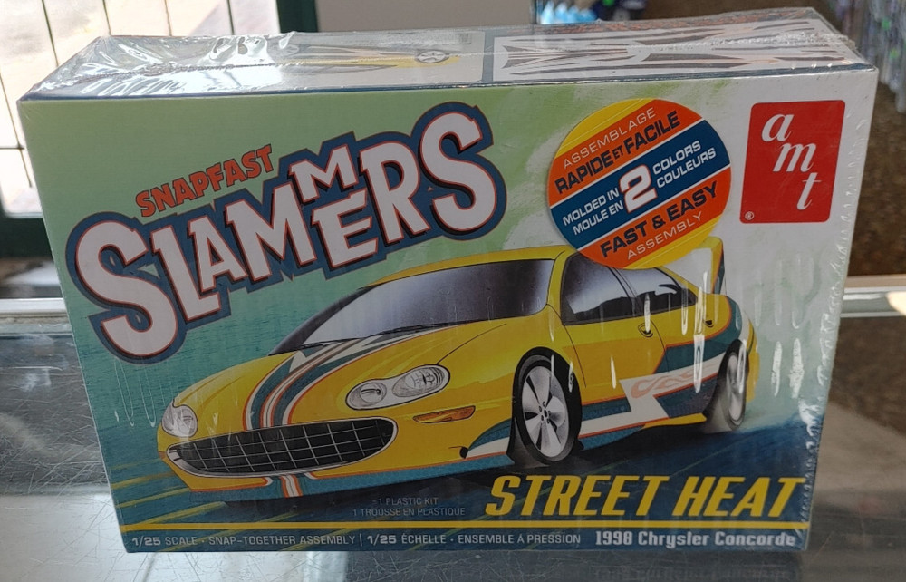 AMT1227 1/25 SNAPFAST SLAMMERS 1998 CHRYSLER CONCORDE STREET HEAT – SEALED