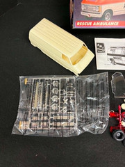 AMT ERTL RESCUE 911 RESCUE AMBULANCE 1:25 SCALE MODEL KIT NEW