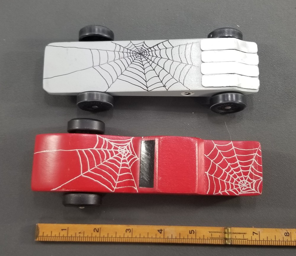 PINE CAR DERBY CARS WOOD SET OF 2 SPIDER WEB MOTIVE 1 CAR MISSING 2 WHEELS