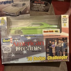 Revell Scale Model Metal body “American Dreams TV show” 70 Dodge Challenger 1:25