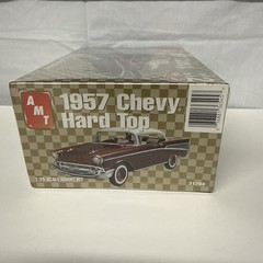 AMT 1957 Chevy Hard Top 1:25 Scale MODEL KIT 31798 Factory sealed 2002