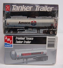 Lot of 2 – AMT Tanker Trailer 1:25 Model Kits – Amoco & Fruehauf Texaco