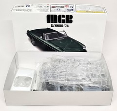 Aoshima 1/24 MG MGB MK3 Roadster 1974 G/HN5D Build Yourself Model Car Kit