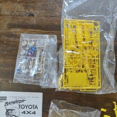 Lindberg Baywatch Lifeguard Truck 1:20 Yellow Model Kit Skill Level 2