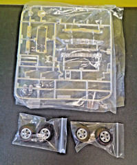 1966 Chevelle Super Sport Model Kit – Lindberg 1/25 – Open Box