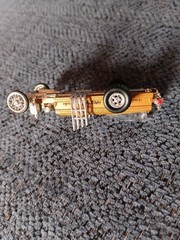 1/64 JOHNNY LIGHTNING 1999 THE MUNSTERS DRAG-U-LA Rubber Tire Car