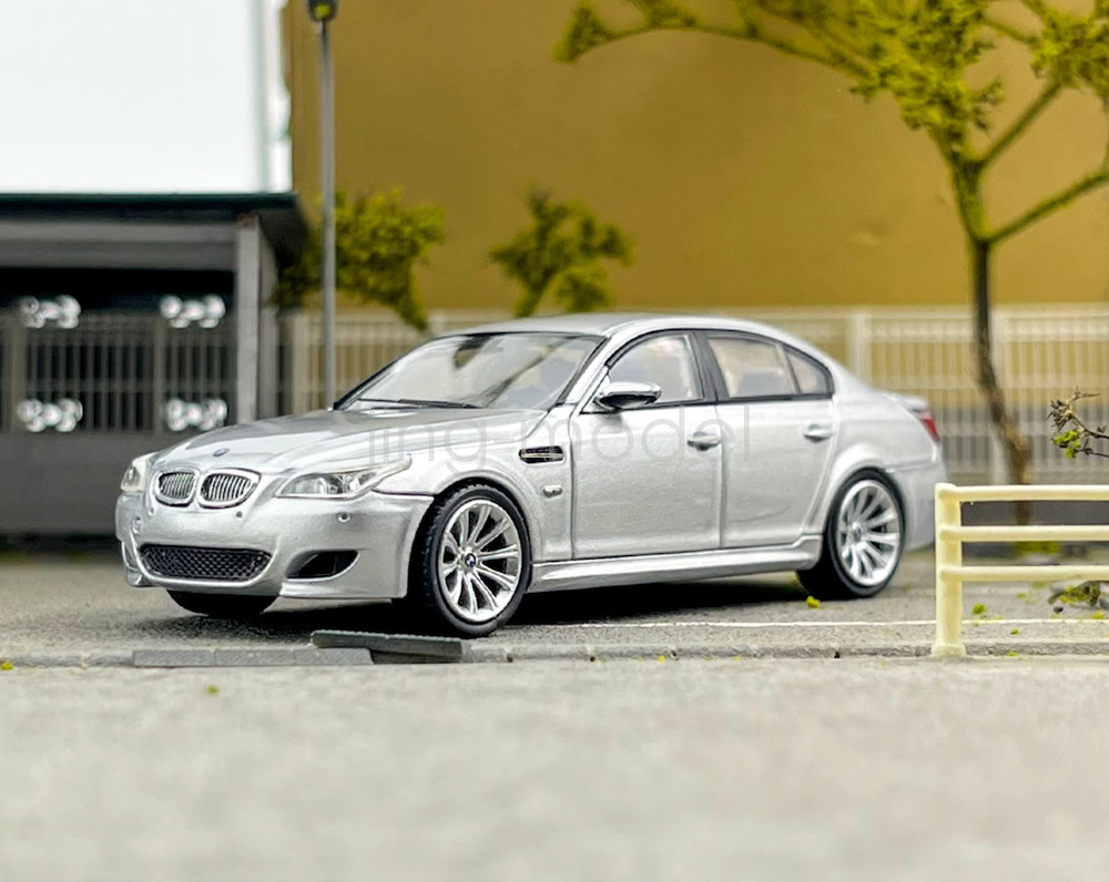 King 1:64 Scale Silver M5 E60 Sedan Sports Diecast Display Toy Collection NIB