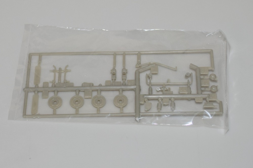 MOEBIUS 1954 HUDSON HORNET SPECIAL 1214 ⭐PARTS⭐ BRAKE BACK PLATES+MORE 1:25
