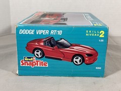 1/25 Scale Dodge Viper RT/10 Revell Model Kit Unbuilt RED dated 1992 #6260