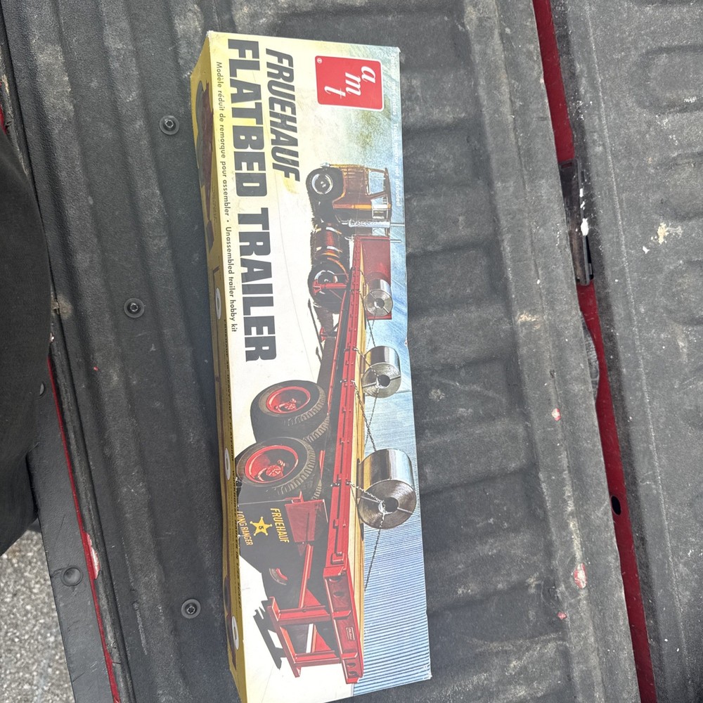 18-617 AMT 1:25 Scale FRUEHAUF FLATBED TRAILER Plastic Model Kit