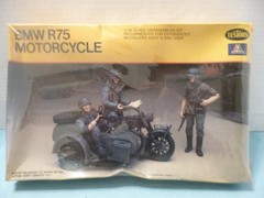 TESTORS/ ITAAERI 1/35 BMW R75 MOTORCYCLE with SIDECAR #825 YEAR 1979 – SEALED