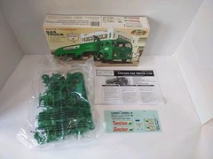 Atlantis White-Fruehauf Sinclair Gas Truck Model Kit H1402 (NIB)