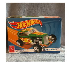 Hot Wheels AMT 1932 Ford Phantom Vicky 1:25 Hot Rod Model Kit Mustang V8 Custom