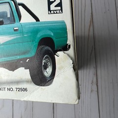 VTG 1992 Lindberg Toyota 4X4 Pickup Truck Model Kit Big 1/20 Scale #72506 [NEW]