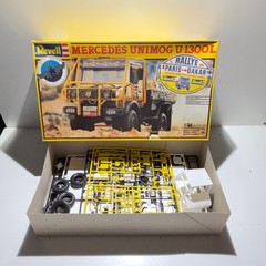Revell #7450 1:24 Scale Mercedes Unimog U 1300L Dakar Rallye Kit Open Box