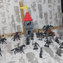 29Pcs Castle Base Set Pretend W/ Soldiers Drangons Accessories for Kids Boys