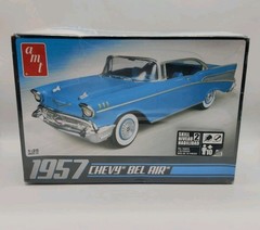 AMT 1957 Chevy Bel Air Model Car Scale 1:25 – Blue/White Skill 2 Worn Box Sealed