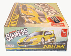 AMT 1/25 scale Slammers 1998 Chrysler Concorde Street Heat model car Snapfast