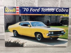 Revell 1970 ’70 Ford Torino Cobra 1:25 Scale Plastic Model Kit Sealed 85-2353