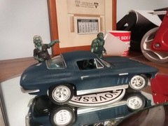 1965 Corvette 1/25 scale built model kit And Zombies