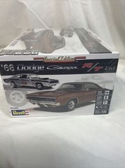 Special Edition Revell 1968 ’68 Dodge Charger R/T, Builds 1 of 2 Ways 1/25 4202