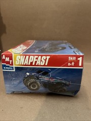 AMT Ertl Snapfast Bigfoot Racing Monster Truck 1:32 Model Kit Sealed 2001