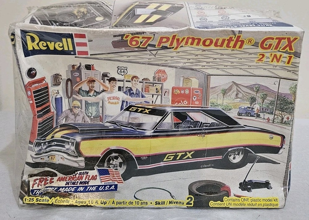 Revell ’67 Plymouth GTX 2’N1 1:25 Plastic Model Kit