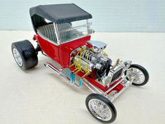 Testors Ford Model T Bucket Metal Body 1:24 Model Ultra Detail Pro Built Kit