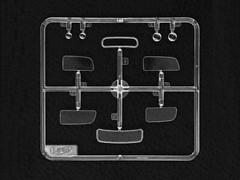Typ 320 (W142) Saloon with German Staff Personnel (Plastic model) 1/35 ICM 35539