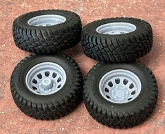 1/24 Scale: 18-Inch “Steel D-Window Wheels” W/ Mud Tires; Jeep, Resin 1/25