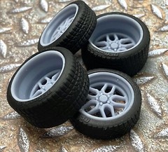 1/24 Scale: 21/20 Inch Weld Laguna Wheels With Wide Rear Street Tires; Resin