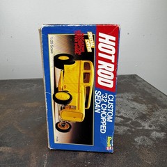 REVELL Hot Rod Series Custom 1932 Ford Chopped Sedan 7126 Complete 1:25 Scale