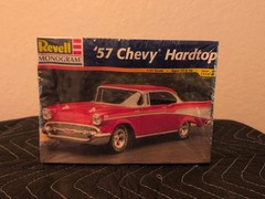 Revell Monogram 1957 Chevy Chevrolet Hardtop Kit 1:24 #85-2225 NIB!!
