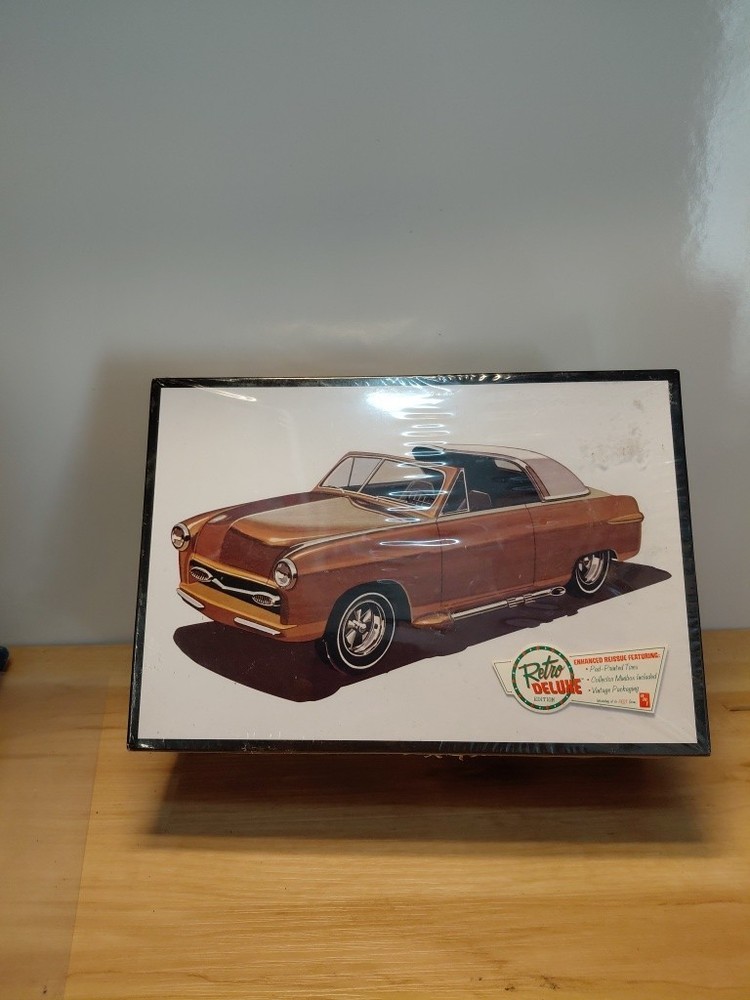 AMT 1950 Ford Convertible Showboat Kit # AMT929/12 Factory Sealed 1:25
