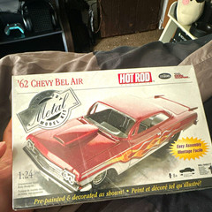 Testors ’62 Chevy Bel Air 1:24 Metal Model Kit Painted Hot Rod Red/White