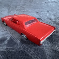 AMT 1968 Lincoln Continental Red 1/25th Scale Friction Dealer Promo Car
