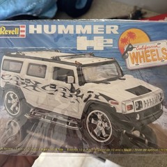 Revell Hummer H2 California Wheels Edition 1/25 Scale Open Box Sealed Parts