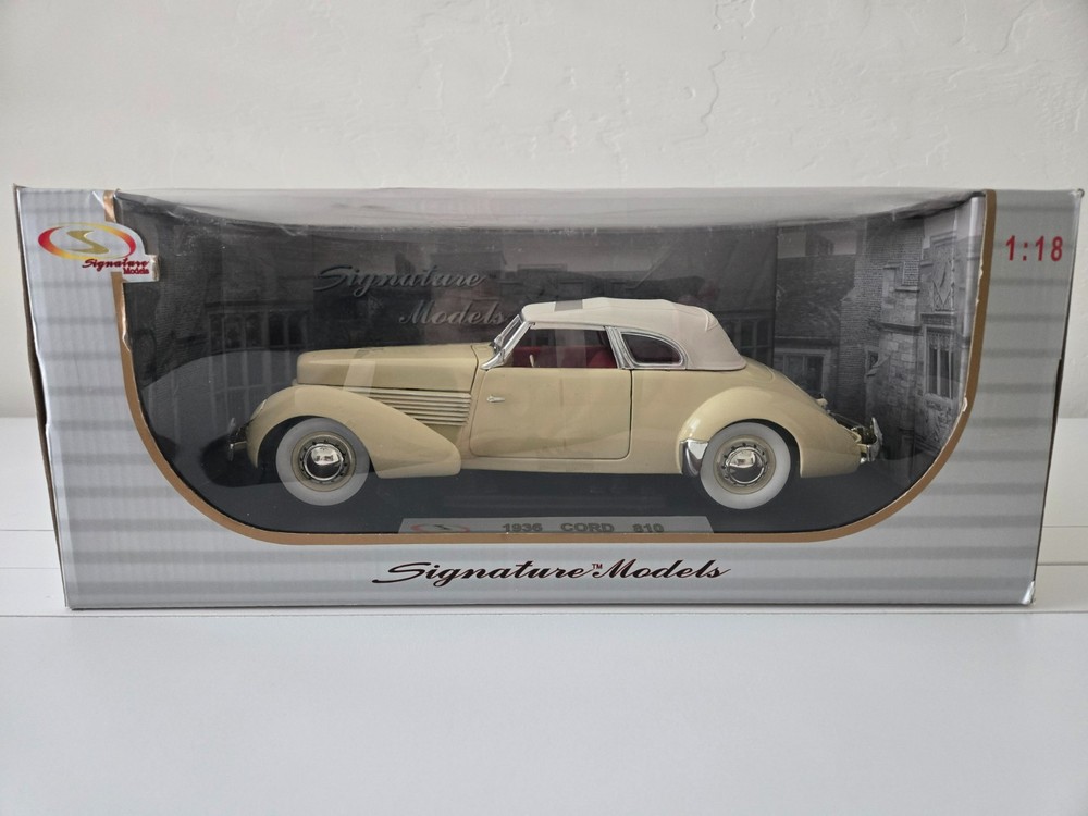 Signature Models 1938 Cord 810 Diecast 1:18 Scale with box