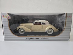 Signature Models 1938 Cord 810 Diecast 1:18 Scale with box